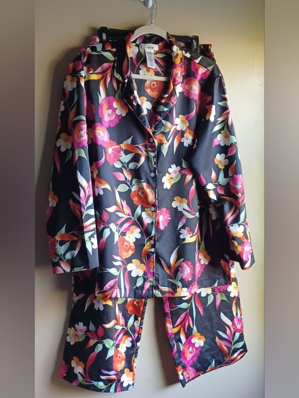 NATORI Pajamas Set In Black Floral  L